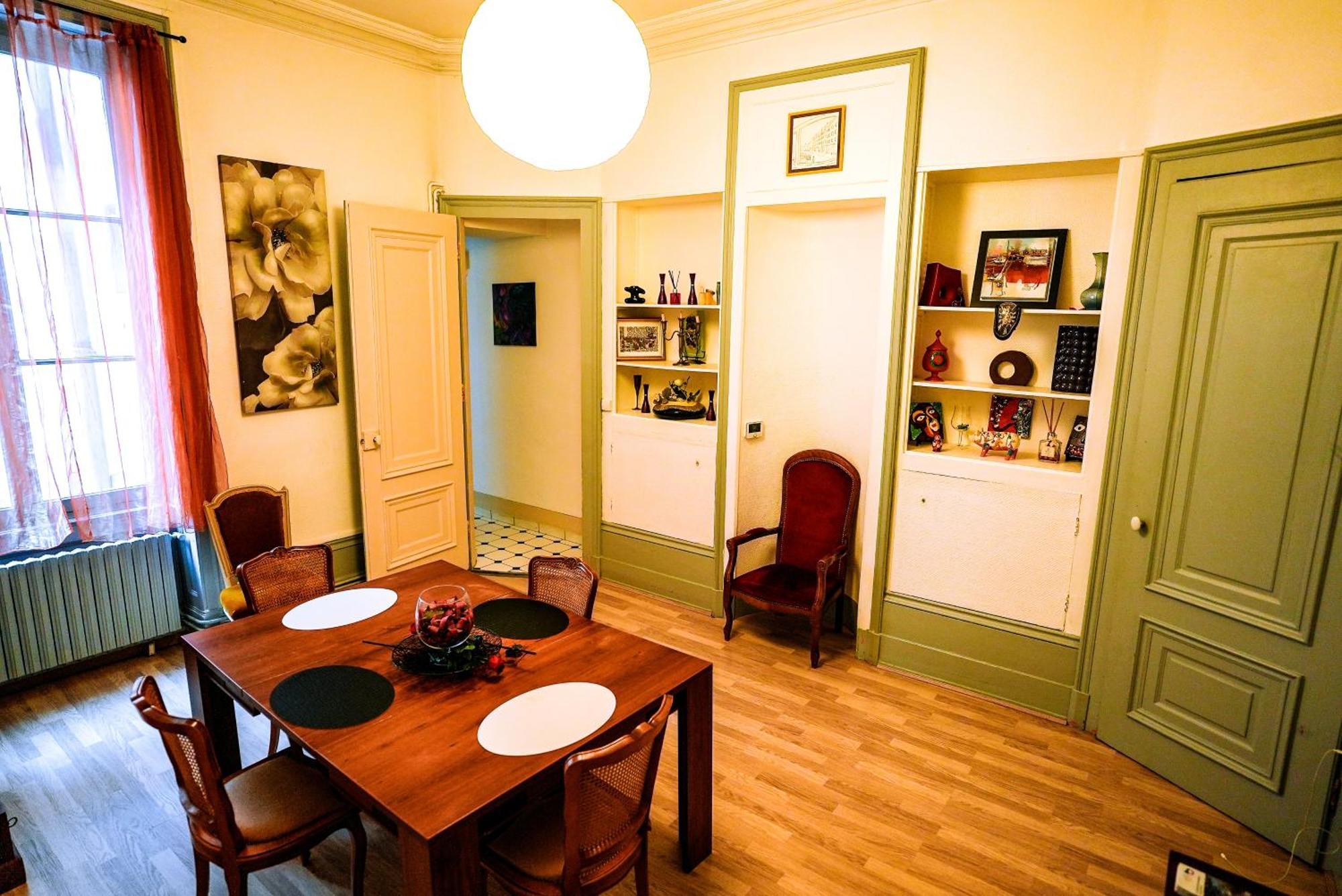 Le St Amour Elegant 2 Chambres *Wifi/Super Centre* เบอซองซง ภายนอก รูปภาพ